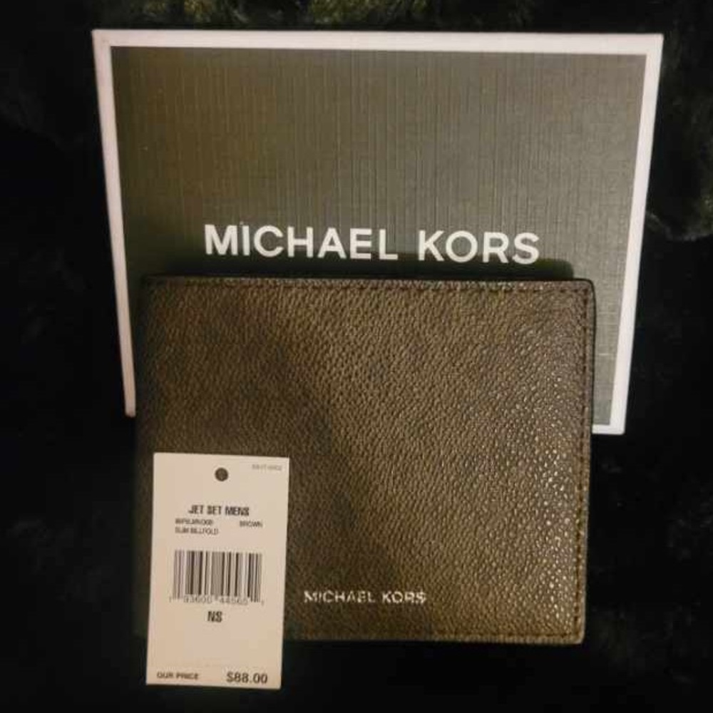 MK/NWT BROWN LEATHER SLIM BILLFOLD